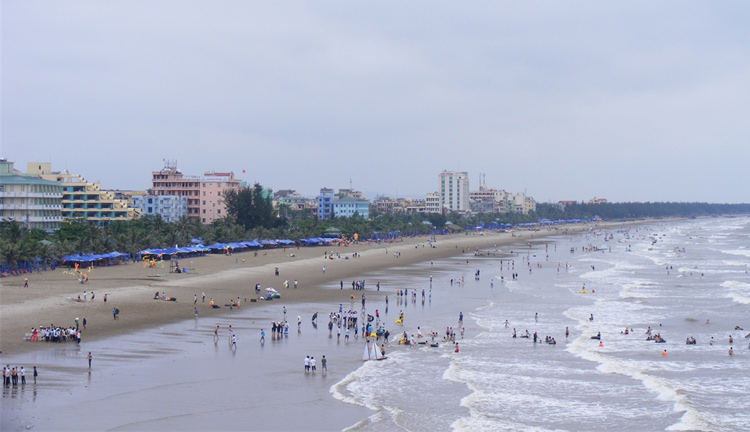 Bãi biển Sầm Sơn một buổi chiều