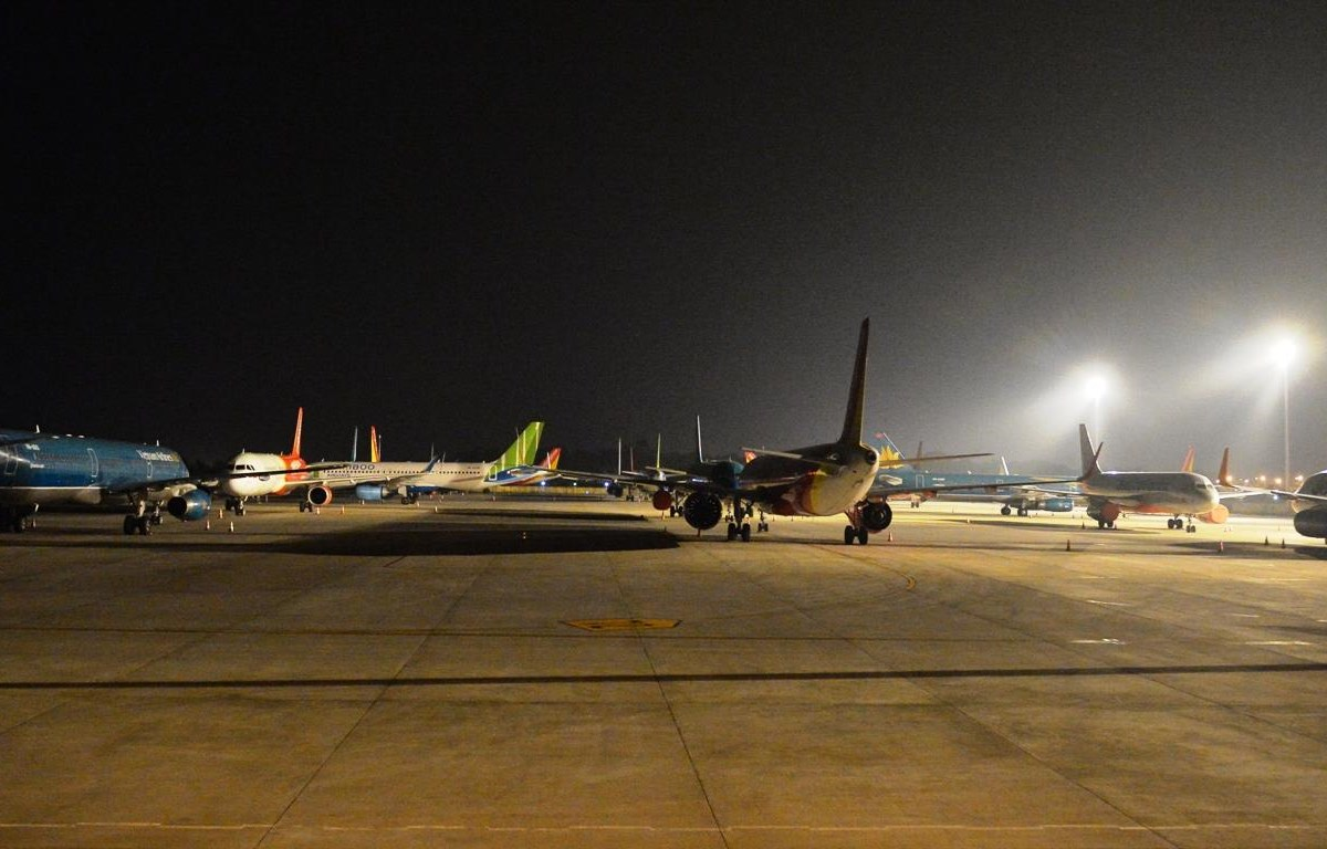 Những chiếc máy bay chuẩn bị cho chuyến hành trình đêm (@vietnamplus)