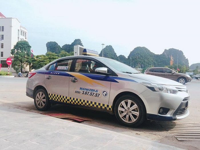 Taxi vẫn là phương tiện di chuyển phổ biến nhất tại Hạ Long