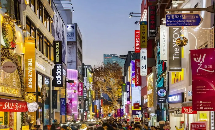 Myeongdong được coi là Khu mua sắm đắt đỏ thứ 9 trên thế giới.